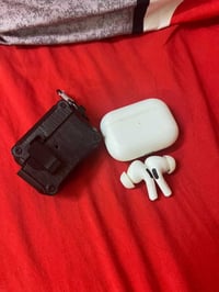 🎧 AirPods Pro 2 أصلية للبيع السماعة أصلية 100% وموجودة ويا علبتها، وتش...