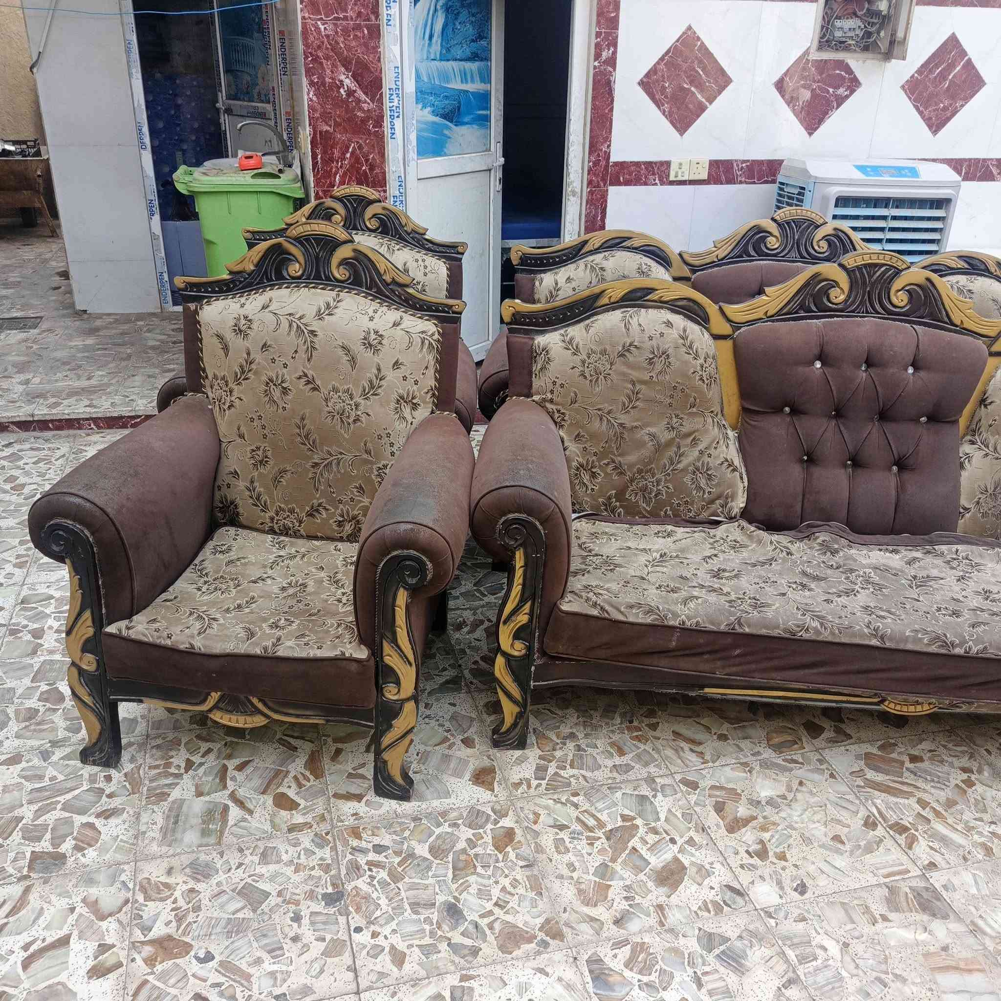 كنب • ١٠مقاعد • للبيع