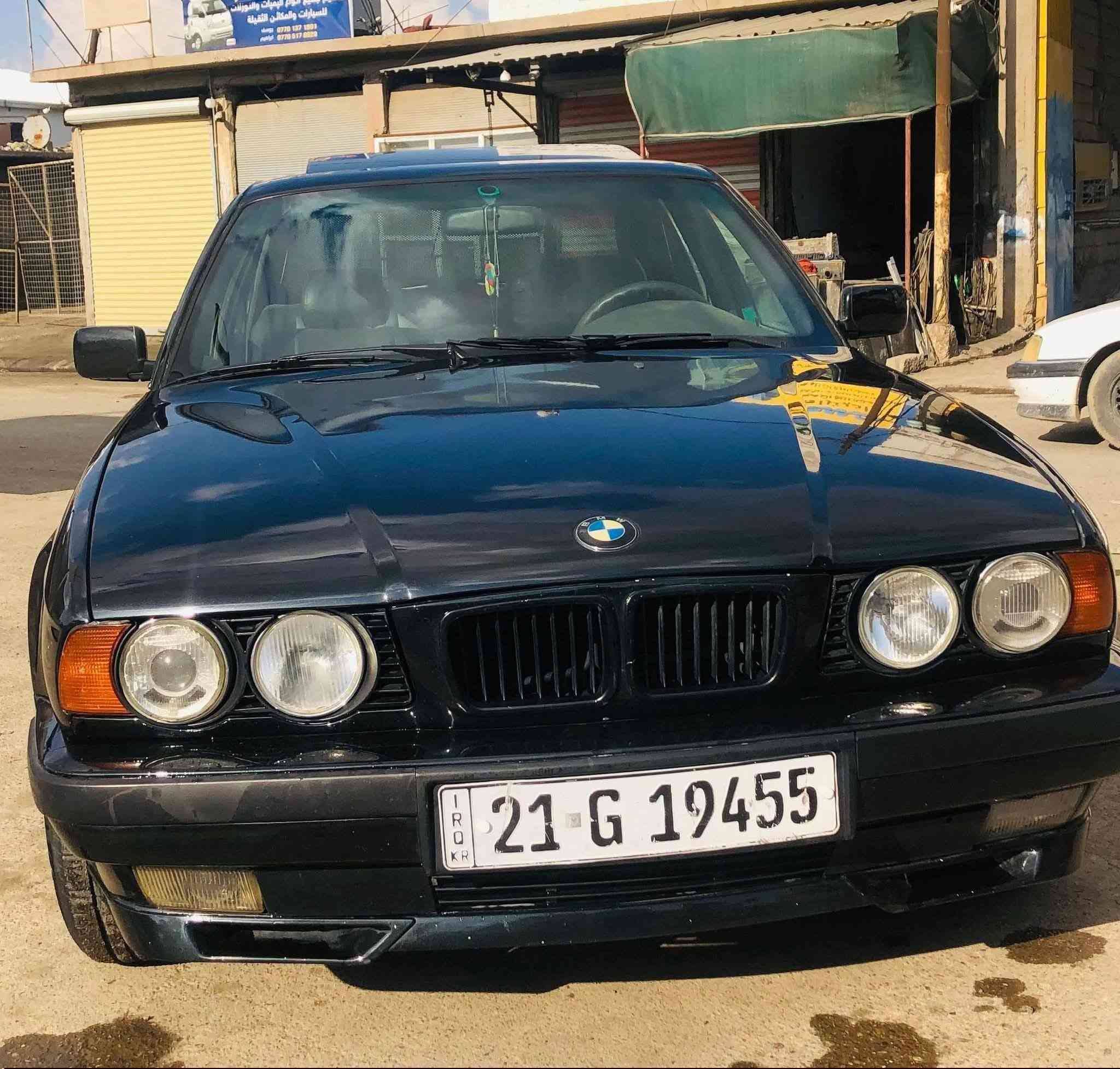 السلام عليكم شباب 
بي ام 525 لون اسود كذابي 
موديل 1995 رقم سليمانيه 
كير مكينه بل شرط كهربائيات كلها شغاله 
مكان سياره كركوك  /السعر 80 ومجال 
اتصال ***********

