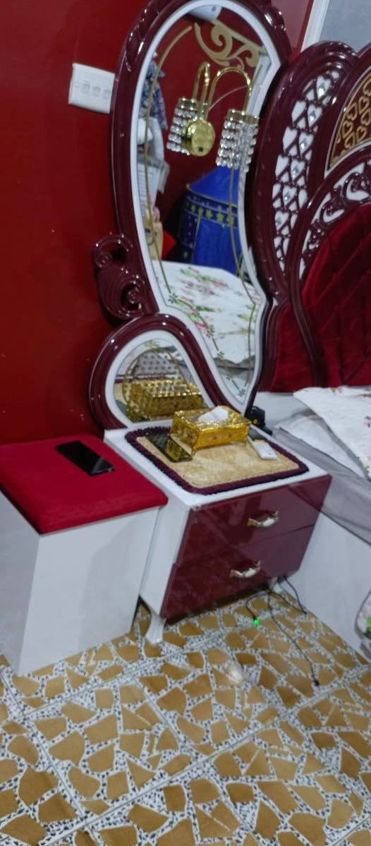 السلام عليكم غرفه للبيع سعر ٩٠٠
***********
