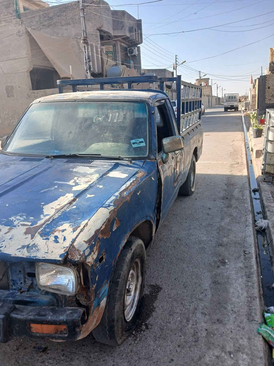 السلام عليكم بكم موديل 82 مال شغل كوم حديد جير محرك تقوم تاير جواها سياره شغاله مراوس بريجو لو فتون لو بيع 17سعر بيها مجال فكان بغداد *********** واتساب
