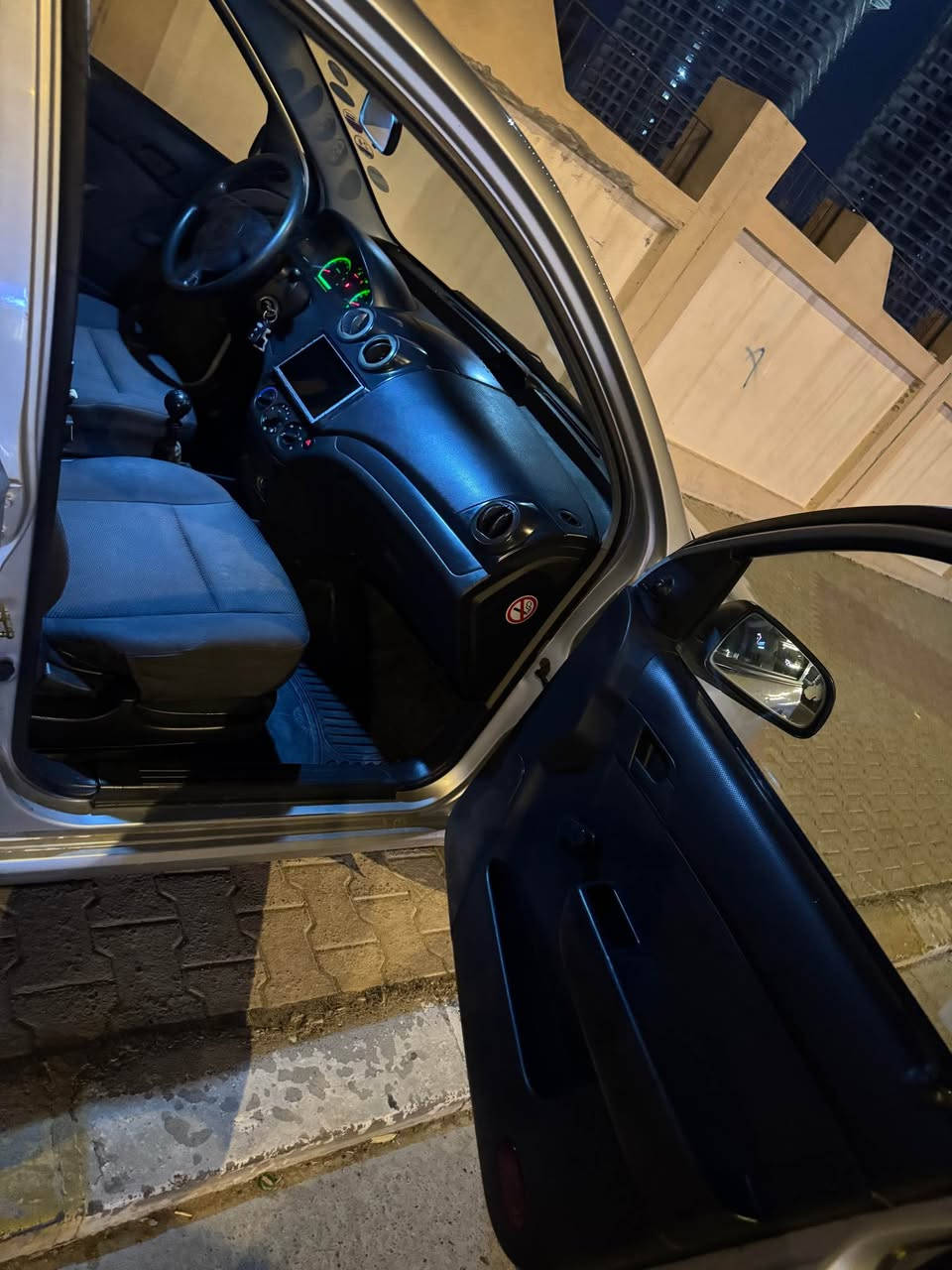 ئەڤیۆ مۆدێل 2008 گێر مەکینەی بەشەرت نەکراوەتەوە تەبریت بەشەرت تەقە و رەقەی بەشەرت  سەنەوی تا 2027 نوێیە پێش وپشتی کەپسە دەعمی  نیە بەس ئەوەندەی نیشانم کردوە هەیەتی باقی هیچی نیە رەقەم  *********** بەس واتسئاب أربيل, العراق

