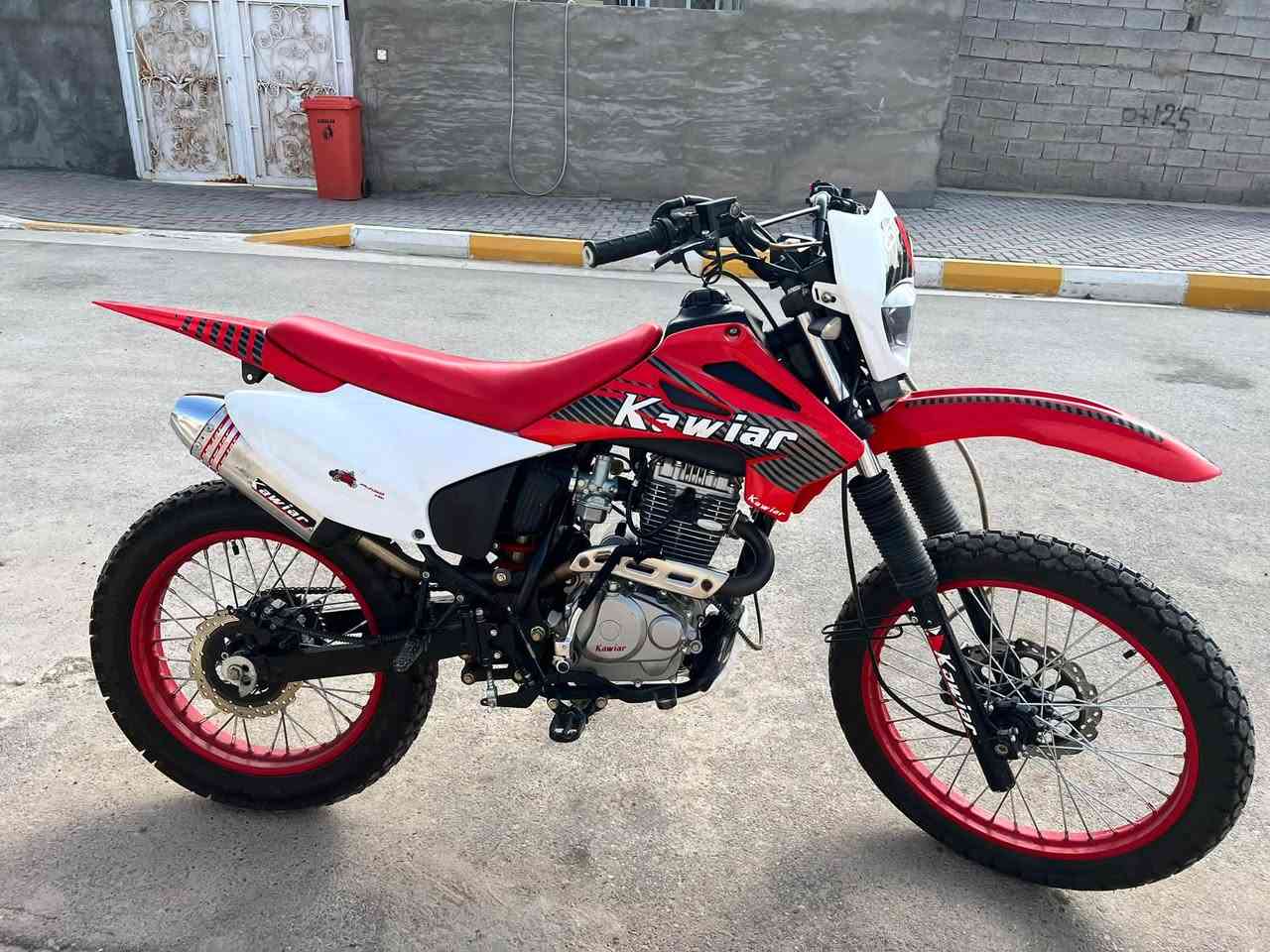 قفاز كاويار البيع دراجه كلش حلوه ونضيفه مكفوله كفاله عامه كله جديد السعر 1400 وبيهه مجال الشراي ***********
