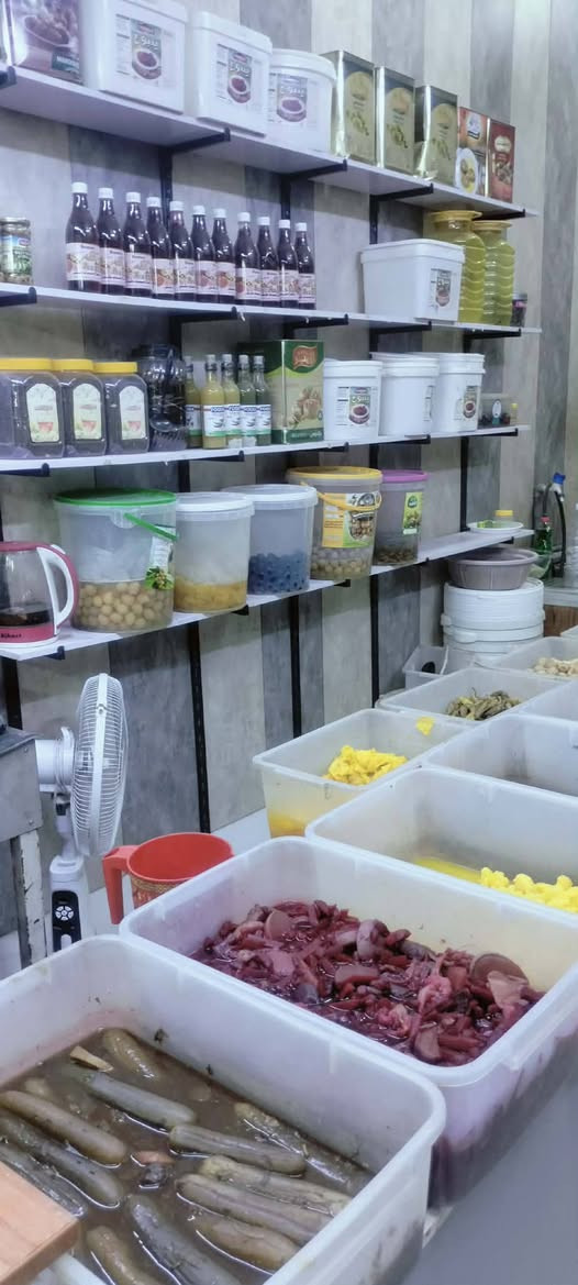 للبيع 
مجمدة عرض أفقية عدد (2)
​ثلاجة عارضة عمودية عدد (2)
​مبردة هواء عدد (1)
​رفوف حائط جدارية متينة عدد (4) — [الطول: 2 متر | العرض: 30 سم]
​ميز كاونتر  حرف (L) — [الطول: 3 متر | العرض: 60 سم]
​واجهة جامخانة كاملة للمحل
​جامخانة ألومنيوم للعرض — [الارتفاع: 1.5 متر | العرض: 1 متر | النزال: 60 سم]
​📍 الموقع: [رحمانيه  الجعيفر/ قرب جامع وحسينية ابو الصلوات وحسينية علي الطالب ]
📞 للتواصل والاستفسار: [اما ماسنجر او واتساب رقم ***********]
