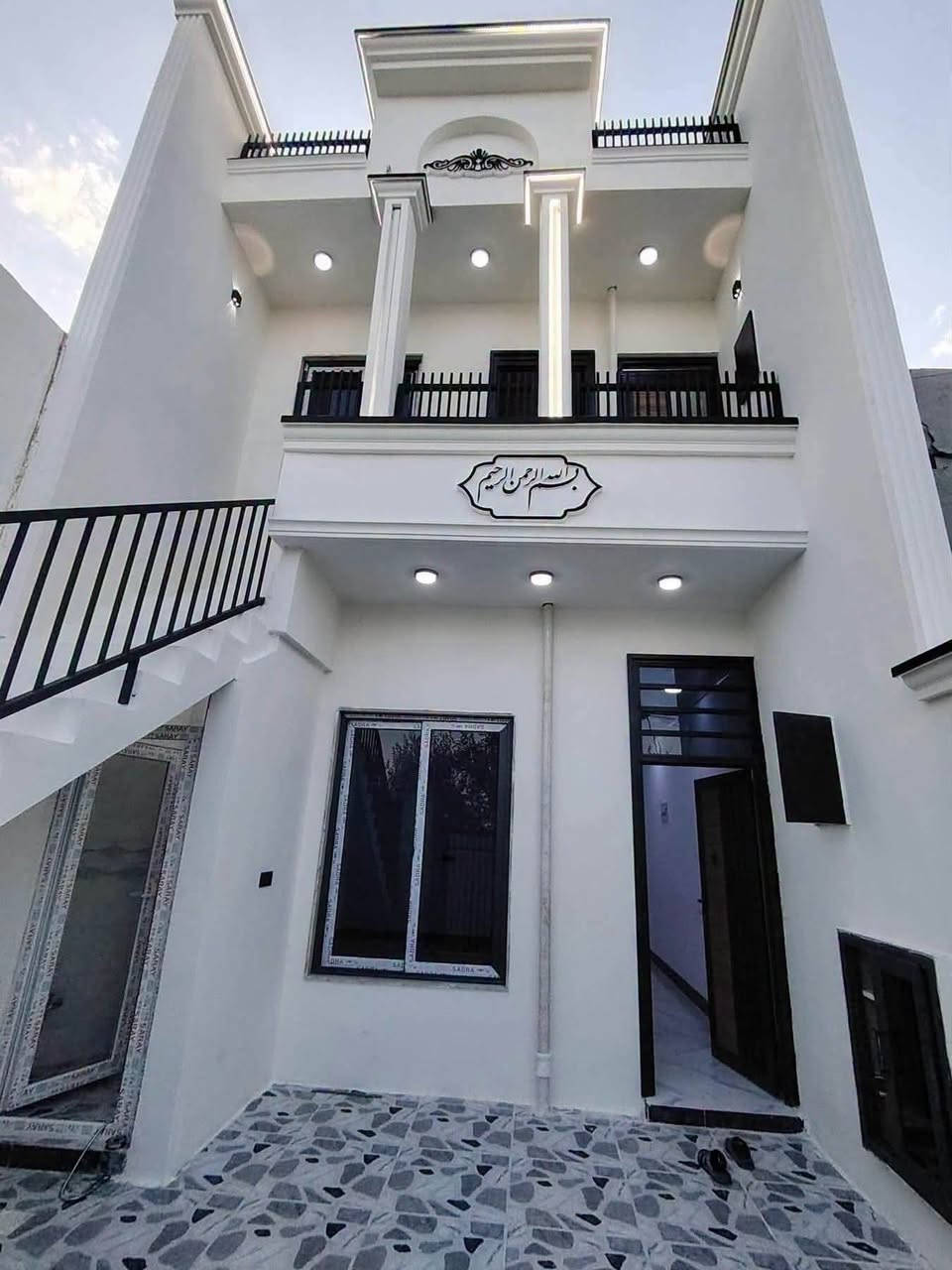السعر : 110 مليون مع المجال 
———————————
دار للبيع ( 100م ) واجهة ( 5م )  🏘
———————————
#موقع_العقار 🗺 : كركوك - حي العسكري - مقابل سنتر الزوراء 
———————————
طابقين كامل معزول 
طابق اول : غرفة نوم + استقبال + صحيات + مطبخ على هول
طابق ثاني :  غرفة نوم + مطبخ على هول + صحيات + درج خارجي فقط
———————————
طابو ملك صرف - بأسم شخص واحد 
———————————
للاستفسار الاتصال ***********
او مراجعة مكتب القاسمي للعقار الفرع 2 عنوان المكتب حي العسكري قرب جامع المعراج
