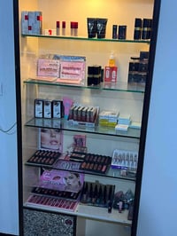 عطور مركزة • مكياج • ملابس نسائية