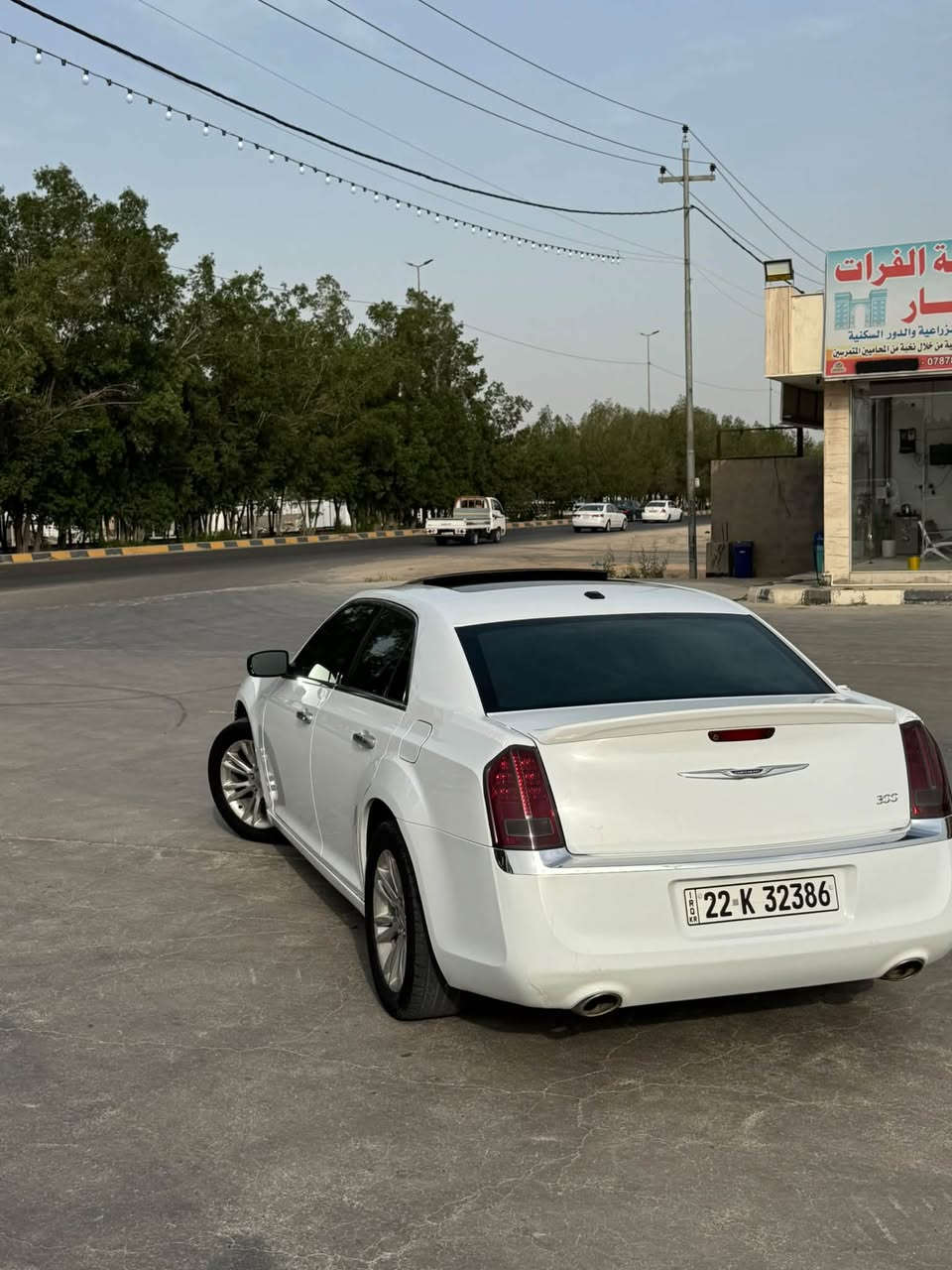 CHRYSLER C300￼🤍
كرايسلر اوباما c300 كنديه موديل12 داخله كلين حادثها بالعراق نص الجاملغ الامامي الايمن صبغ ودور الباب الخلفي فقط بدون دواخل بسياره جاهزه للاخير حداديه تبريد كير مكينه 6v 3600 كير (طياره) فول مواصفات رقم اربيل تحول ثاني يوم 
(فتحة سقف بنوراما_كشن جلد _داخل اسود _تدفئه تبريد كشنات كهرباء _6ايرباك _شاشه كبيره كامره _تحكم ستيرن )
 للاستفسار اكثر ***********_*********** مكاني الحله المركز .
