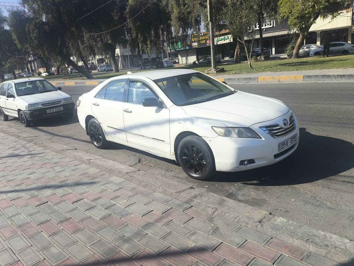 كامري 2007 خليجي 2400 
مكفوله محرك وكير وحداديه 
تحويل مباشر رقم انكليزي 3 قطع صبغ بدون ضربه بدون دواخل 
*********** وتساب. كربلاء, العراق
