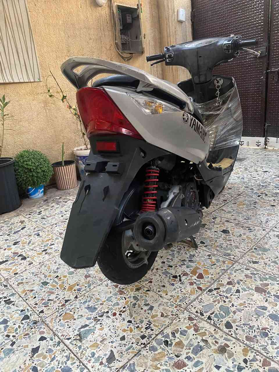 سلام عليكم ثعلب كابريتر140 بلادي برغي ما ملعوب بيهة مكينة خرسة ما تنسمع تايرات جدد صدر جديد ماتحس بل طسة  أوراق ومنفيس كلة موجود جيب وياك الف فيتر إذا طلع بيهة عيب او نقص تاخذ دراجة وتروح اللة شاهد علية السعر 750 وبيهة مجال بصيط مكاني بغداد الجديدةرقم الهاتف📱 *********** متواجد واتساب ♥️☘️.
