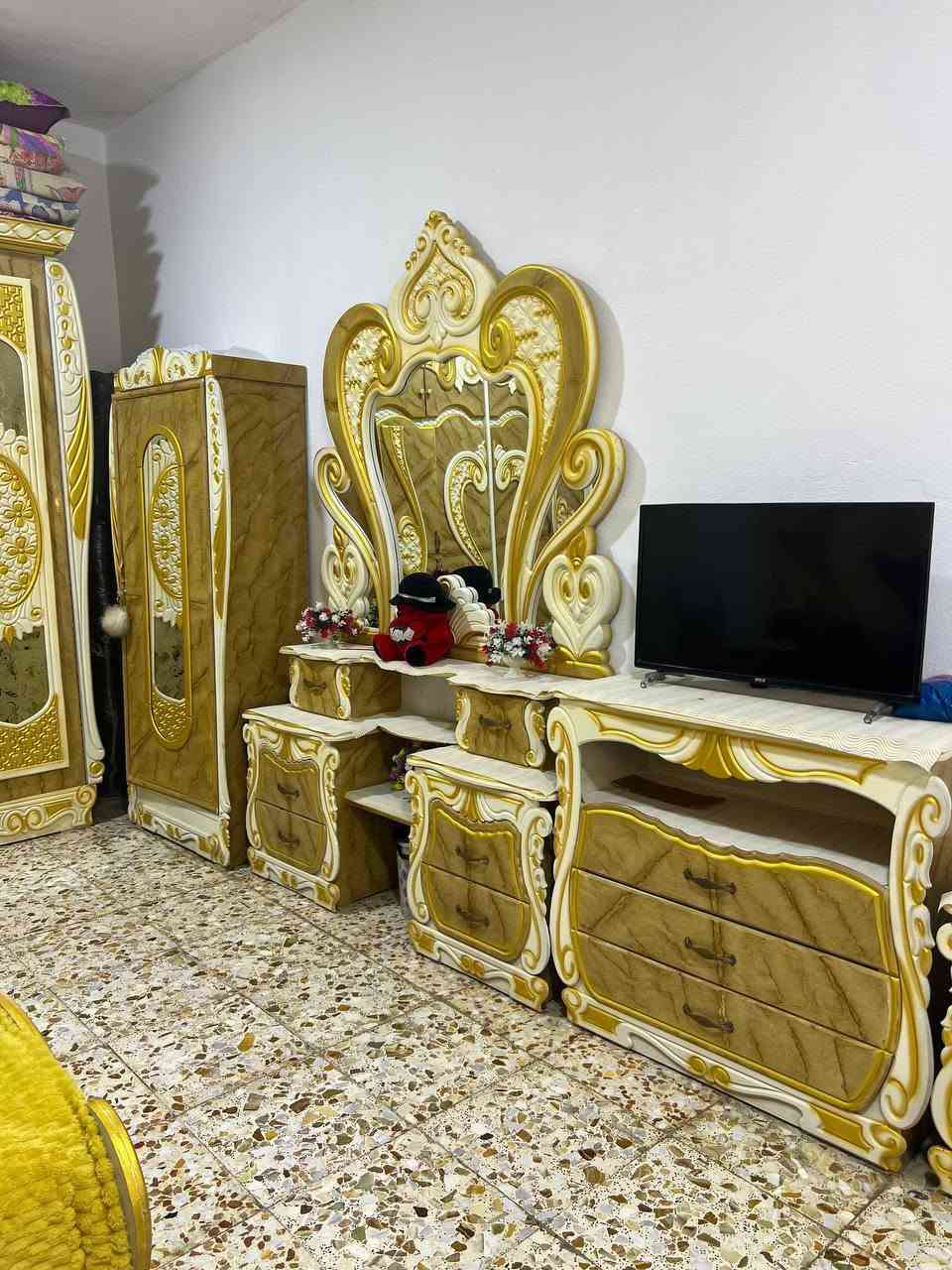 غرفة نوم للبيع  
الاتصال  ***********
