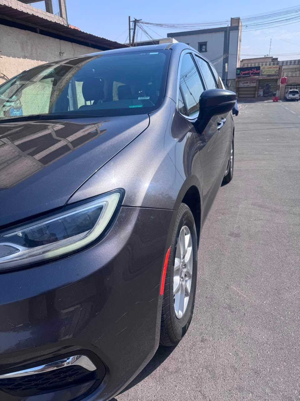 Chrysler Pacifica Touring L. 2023

🔴باسيفيكا 2023 

المواصفات : 

المحرك: 3.6L V6

الكير: أوتوماتيك 9 سرعات 

 الفئة: Touring L.

اللون الخارجي:رصاصي

اللون الداخلي : جلد أسود مع تطعيمات بيجي

مقاعد  خلفية منفصلة VIP

كنترول تبريد خلفي منفصل

خزن ميموري لكرسي السائق

اشاير مري

رادار جانبي نقطة عمياء 

تحديد مسار

سستم صوت متكامل HarmanKardon

شاشة Uconnect كبيرة 10.1 إنچ

‏Apple CarPlay + Android Auto

 دخول وتشغيل ذكي

تشغيل عن بُعد

أبواب جانبية كهربائية

باب خلفي كهربائي

كاميرا خلفية + حساسات ركن

مثبت سرعة

مرايات كهربائية

مقاعد جلد كهربائية 

إضاءة خلفية LED كاملة

نظام Stow ’n Go لطي المقاعد وتوفير مساحة تحميل كبيرة

وباقي مواصفات المعروفة

الحادث موضح بلصور فقط لا غيره

السيارة جاهزة ،حدادية جيدة جداً 
وتخم ايطارات جديد

رقم الهاتف 📞. ‭***********‬

📌 الموقع: [البصرة]

💰 السعر: [260] البصرة, العراق
