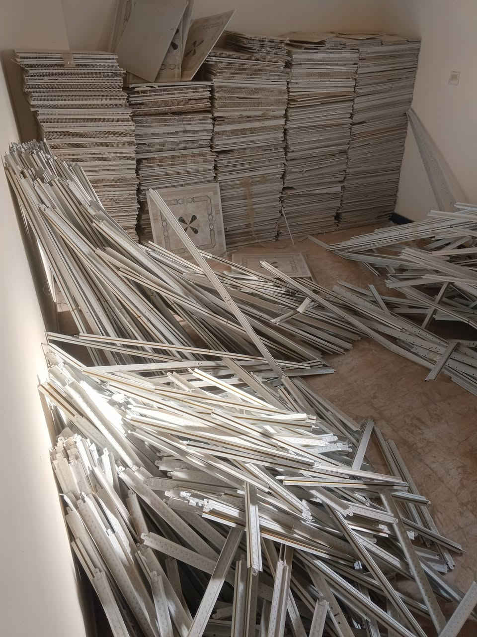 سقف ثانوي بلاستك  800 متر
الي محتاجهم  لحسينيه موكب   في سبيل الله خل يجي ياخذهم  مجانا  عنوان مقابل قريه الغدير ***********
