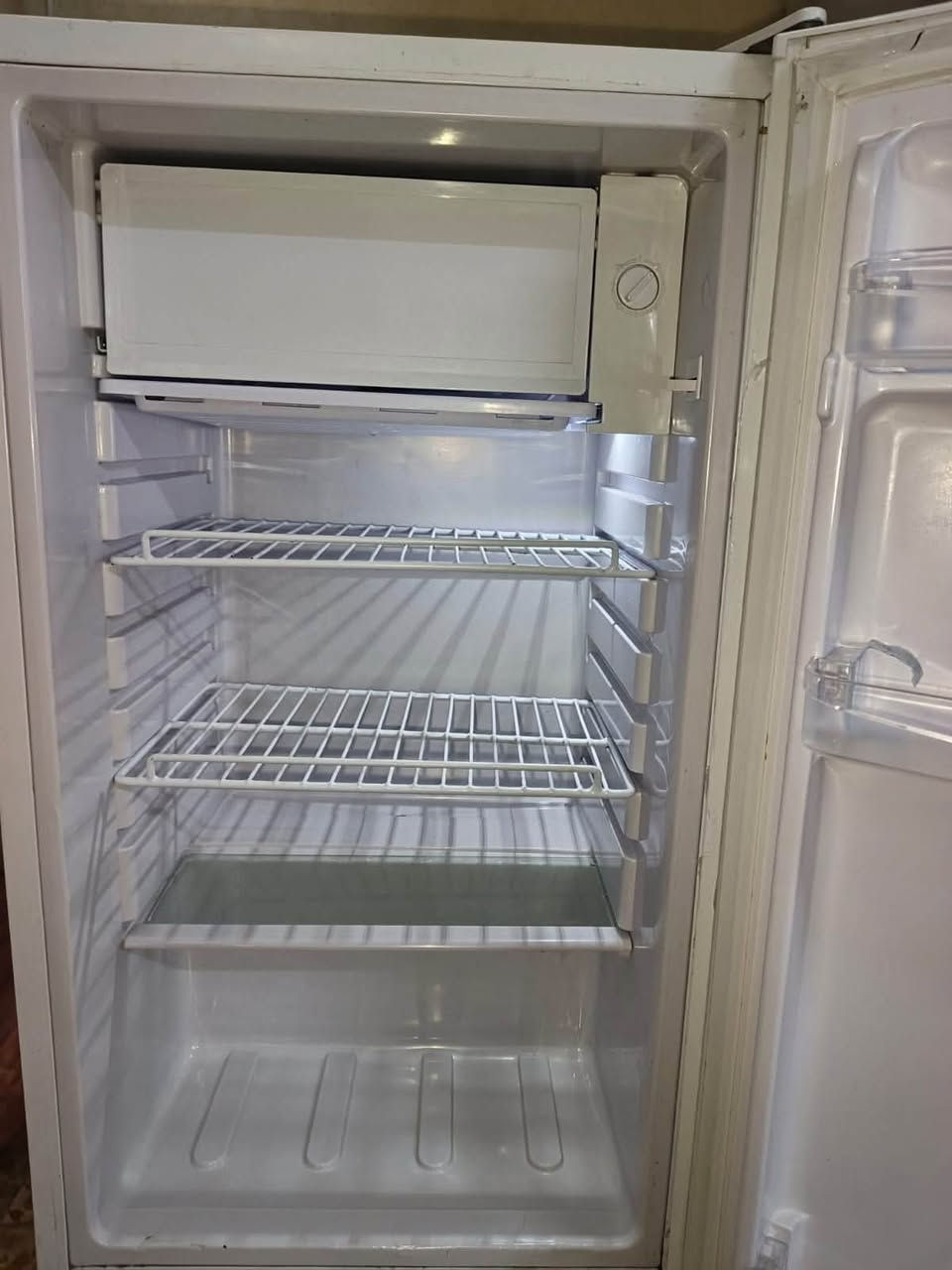 ثلاجة • للبيع