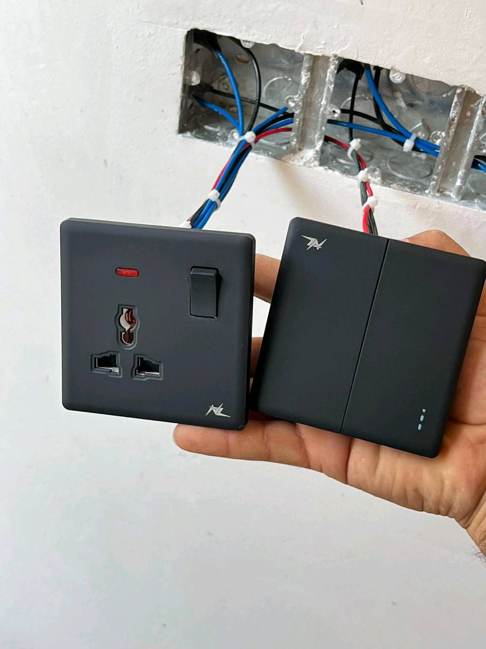 كادر الماستر للمقاولات العامة والتصميم الداخلينقدم خدماتنا بأعلى معايير الجودة وبدقة وسرعة في التنفيذ:جبس بورد: أحدث الديكورات والتصاميم العصرية.تأسيسات كهربائية: عمل احترافي ومتكامل.صبغ وديكور: أصباغ عالية الجودة وبلمسات فنية.عزل تام: عزل مائي وحراري بضمانة حقيقية.📞 للتواصل والاستفسار:***********
‏***********
‏