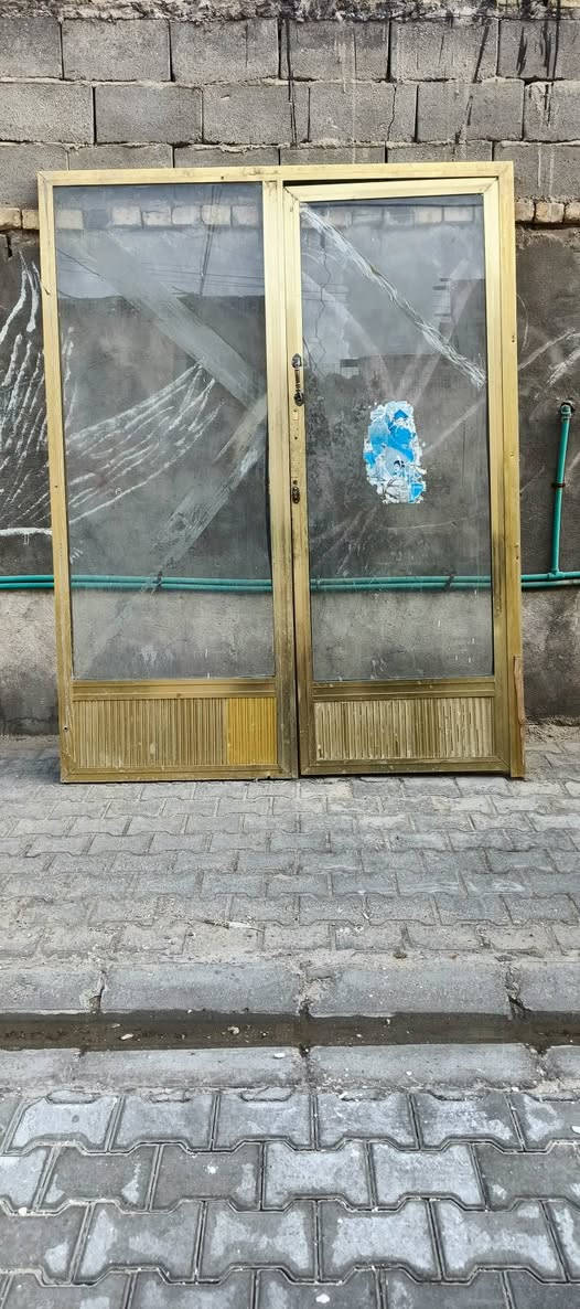 غواص للبيع
٣٠ رف مع الملحقات ب٣٠الف
باب جام 
باب حديد
ب١٥٠الف 
العنوان المعقل السكك وبيهن مجال 
***********
