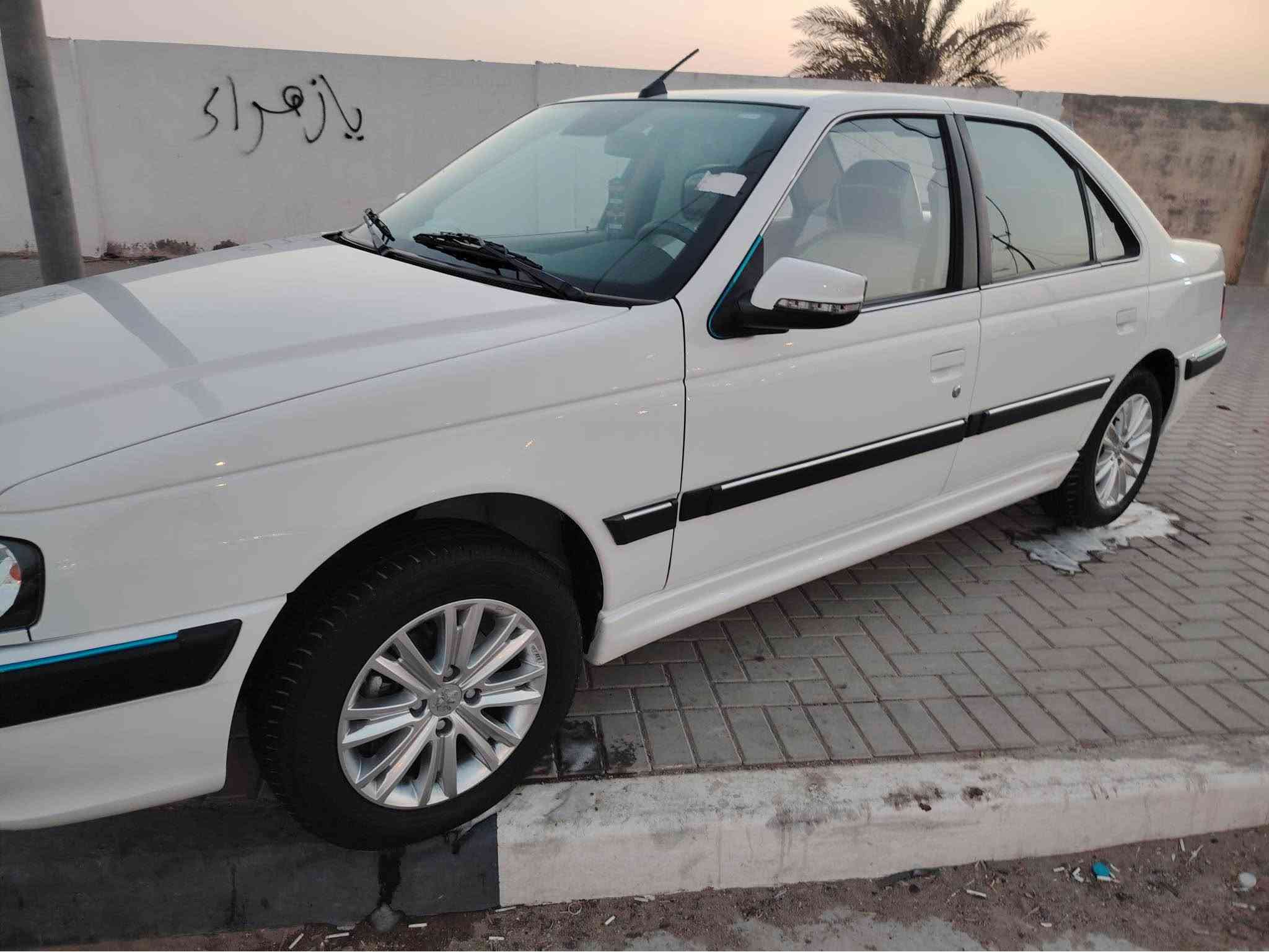 بيجو بارص مديل 26 ماشيه السياره 2000 الفين طالعه السياره صارله سبوعين  مواصفات معروفه كشن كهربائية تحكم ستيرن دسكات خلفي امامي مكينه 1800 فرنسي مرايه شفط مانع النزلاغ 4 جام كهرباء صندوك كهربائية رادار  تبريد قطعتين خلفي امامي  مدوشمه السياره عام كاعيه وكشنات  وصندوك بدون رقم رقم يكلف 500 السياره كفاله من الزلغ  
الشراي ينتصل ويدلل /*********** بيه مجال قليل رجاهن جماعت 80 لحد يتعب نفسه البصرة, العراق
