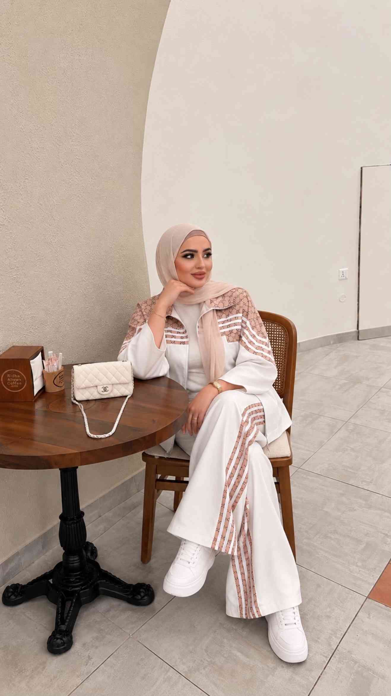 ✨ مجمع علي البيروتي ✨ كل قطعة تحمل ذوقًا مختلفًا. 🤍 🦌 سوت قطني         💰 —:25 آلاف دينار. 📏 المقاسات: 38 - 40 - 42 - 44 - 46 - 48. 🚚 يتوفر توصيل إلى جميع محافظات العراق. 📞 للحجز والاستفسار: *********** *********** ✨ الأناقة تبدأ من التفاصيل.ء
