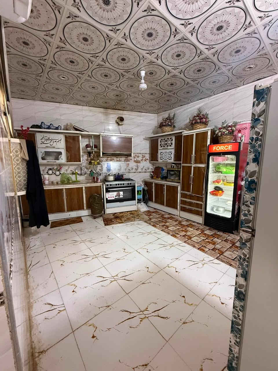 بيت للبيع طابو زراعي اساس كونكريت سقف كونكريت البناء طابوق 🧱 مساحت البيت 🏠 ١٨٠متر 
يحتوي على غرفتان وصاله وستقبال وحمامات داخليه وخارجيه مطبخ حار بارد مجموعه صحيه كراج سياره السعر ٩٠وبي مجال. 
التراصل واتساب ***********
