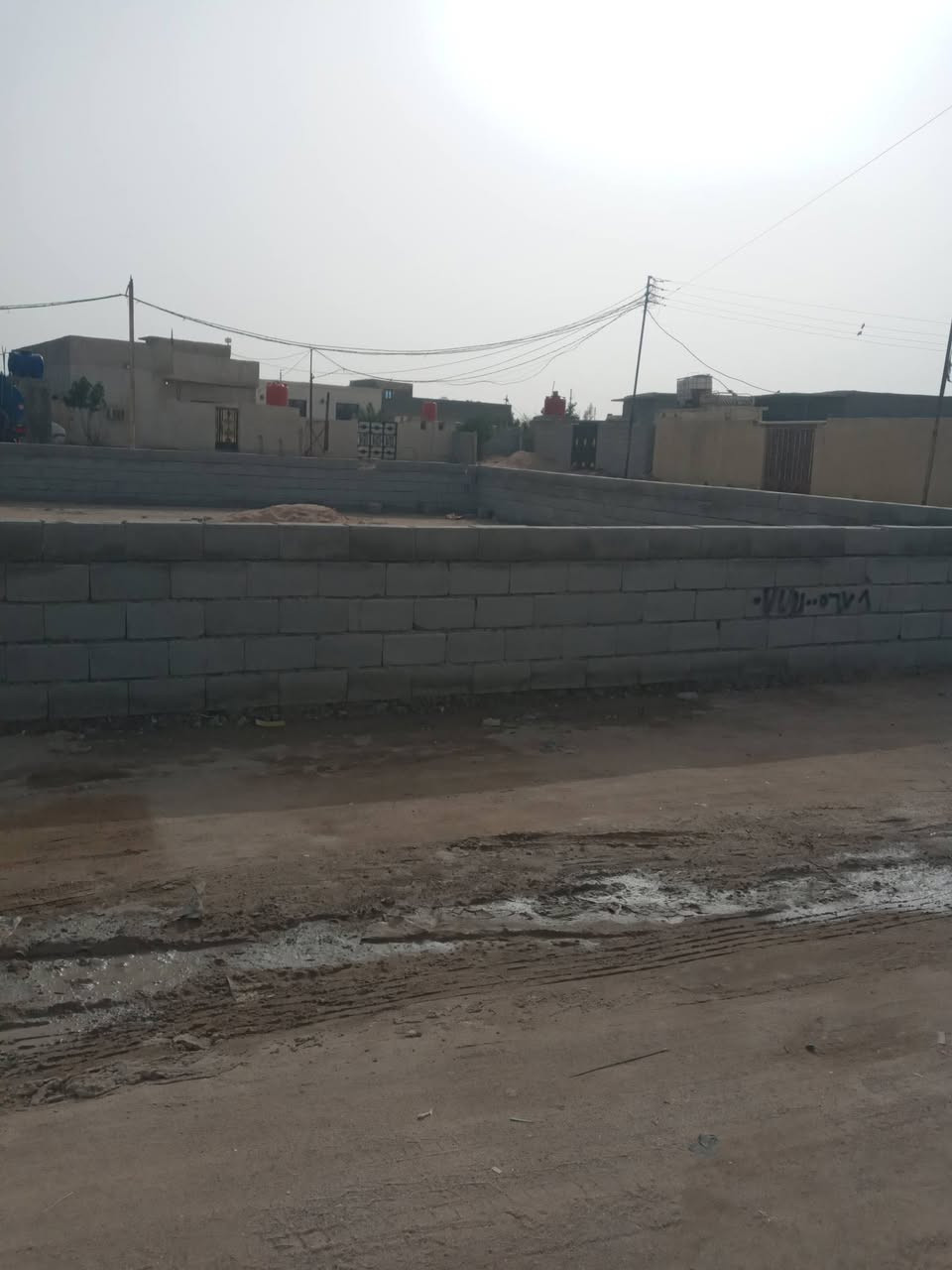 سلام عليكم  عندي قطع ثنين مساحتها الوحده٣٠٠ وثانيه  ٢٥٠مسيجات المكصب وره سنتر روان ماءاساله كهرباء متوفرات الوحده  ١٠ مليون وبيه مجال هاذه رقمي *********** /***********
