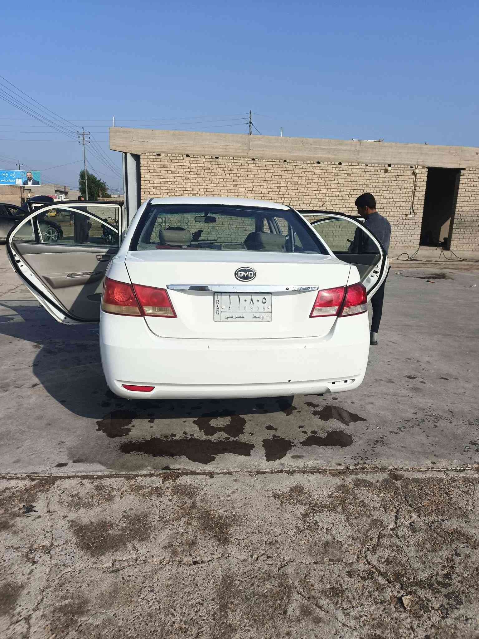 السلام عليكم BYD G3 2013  نقص بس كمبريسر تبريد ما ناقصه شي كير مكينه جديدا  حداديه تخم تاير بيها ضربه صفحه بدون دواخل  
مكاني أبو غرق بابل 
تواصل  ***********  سعر ٣٨ بيها غرامه 300  ينزلن من سعرها
