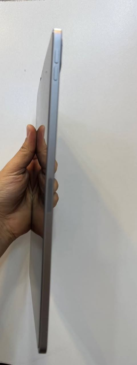 سلام عليكم عندي ايباد M2 بطاريته 88 ذاكره 128 سعره بدون ملحقات 650 قفل بغداد الأعظمية مقابيل قاسم ابو الكص
***********

نص مكتوب في الصور:
- 1:17 م الخميس 17 أيلول بحث حساب Apple سجل الدخول للوصول إلى بيانات iCloud و App Store و App Store وخدمات Apple والمزيد. إنهاء إعداد iPad نمط الطيران عالم المستقبل Wi-Fi مشغل Bluetooth البطارية عام تسهيلات الاستخدام الشاشة الرئيسية ومكتبة التطبيقات الكاميرا المظهر بحث تعدد المهام والإيماءات خلفية الشاشة شاشة العرض والإضاءة قلم Apple مركز التحكم Siri حول iPad الاسم iPadOS إصدار iPadOS 27.0 iPad Pro (١١ بوصة) (الجيل الرابع) اسم الطراز MNXD3LL/A رقم الطراز YYC471JJGR الرقم التسلسلي . الأغاني . الفيديوهات . الصور السعة ١٢٨ غ.ب. متوفرة ١٠٧,٥٩ غ.ب. عنوان Wi-Fi 80:A9:97:89:FB:CE Bluetooth 80:A9:97:95:3E:88 SEID إعدادات ثقة الشهادة
- 1:17 م الخميس 17 أيلول حول iPad الاسم 27.0 إصدار iPadOS iPad Pro (١١ بوصة) (الجيل الرابع) اسم الطراز MNXD3LL/A رقم الطراز YYC471JJGR الرقم التسلسلي الأغاني الفيديوهات الصور السعة ١٢٨ غ.ب. متوفرة ١٠٧,٥٩ غ.ب. عنوان Wi-Fi 80:A9:97:89:FB:CE Bluetooth 80:A9:97:95:3E:88 SEID إعدادات ثقة الشهادة بحث حساب Apple سجل الدخول للوصول إلى بيانات iCloud و App Store وخدمات Apple والمزيد. إنهاء إعداد iPad نمط الطيران عالم المستقبل Wi-Fi مشغل Bluetooth 8 التارية عام تسهيلات الاستخدام الشاشة الرئيسية ومكتبة التطبيقات 0 الكاميرا © المظهر بحث @ تعدد المهام والإيماءات خفية الشاشة * شاشة العرض والإضاءة قلم Apple مركز التحكم