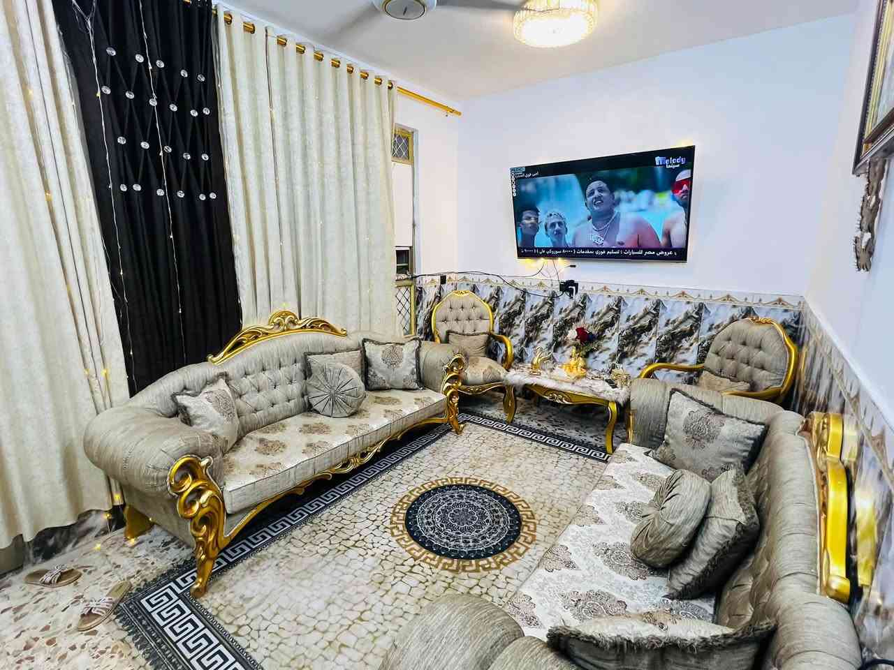 تخم ١٠ مقاعد للبيع ملكي مستعمل قليل  كلاسك 
كامل وية طبله كبيرة حفر السعر  بمليون و١٠٠ 
وبي مجال العنوان الزعفرانية اربع شوارع 
***********

