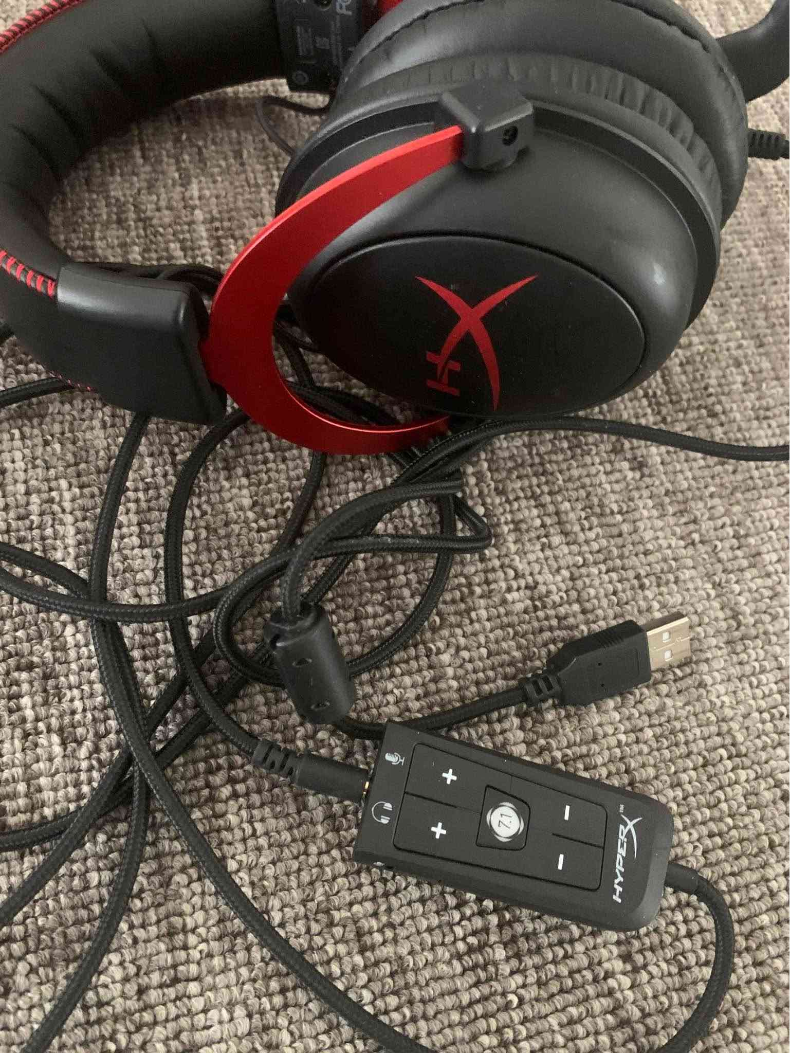 🎧 HyperX Cloud II - original European stock! 🎧
هێدفۆنی گەیمینگی ڕەسەنی ئۆرجیناڵ!
✨ بارودۆخ: سفر و نوێیە (تەنها کارتۆنی لەگەڵدا نییە).
🔥 تایبەتمەندییەکان:  
 ڕوونی دەنگی بێوێنە و تایبەتمەندی 7.1 Surround Sound  
 مایکی پاک و ڕوون بە قابلیت ڕاگرتنی شووشەی دەنگ (Noise Cancelling)
 پێکهاتەی بەهێزی ئەلەمنیۆم و مایک و کەیبڵ و کارتی USB دەنگی لەگەڵدایە  
 گونجاوە بۆ PC, PS4, PS5, Xbox و مۆبایل
📍 شوێن: هەولێر:
🎧 سماعة جيمنج HyperX Cloud II - أصلية أوروبي! 🎧
✨ الحالة: جديدة تماماً (بدون كرتونة / أوبن بوكس).
🔥 المميزات:  
 صوت محيطي 7.1 نقي جداً ومثالي للألعاب  
 مايك عازل للضوضاء قابل للفصل
 تصميم مريح وقوي مع كارت الصوت USB الأصلي  
 متوافقة مع PC, PS4, PS5, Xbox والموبايل
📍 الموقع: أربيل
]
English:
🎧 HyperX Cloud II Gaming Headset - Original European Stock! 🎧
✨ Condition: Brand new (Open Box / Without box).
🔥 Features:  
 Premium audio quality with 7.1 Virtual Surround Sound  
 Detachable noise-cancelling microphone
 Extremely comfortable headband and memory foam ear cushions
 Includes the original USB audio control box  
 Compatible with PC, PS4, PS5, Xbox, and Mobile
📍 Location: Erbil أربيل, العراق
