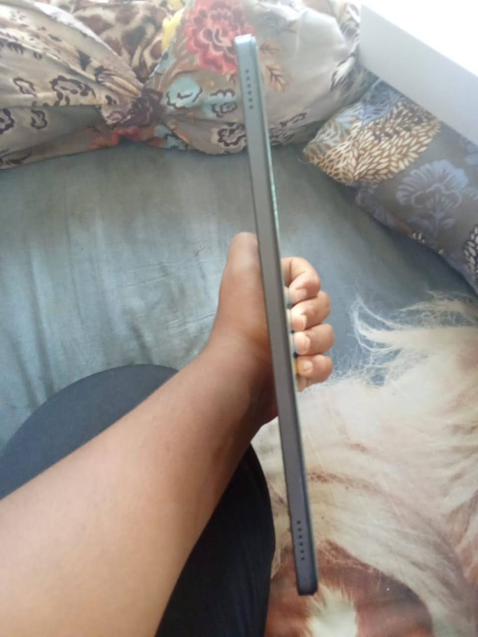 سلام عليكم عندي ايباد   اسم ايباد  Tab 60 Pro للبيع مواصفات فول ذاكره 128 عشوائي 24 بطاريته 7700 الحاسبه تنربط بلوتوث صارله شهر من جبته ويا قلم السعر 350 وبي مجال الرقم الهاتف ***********.

