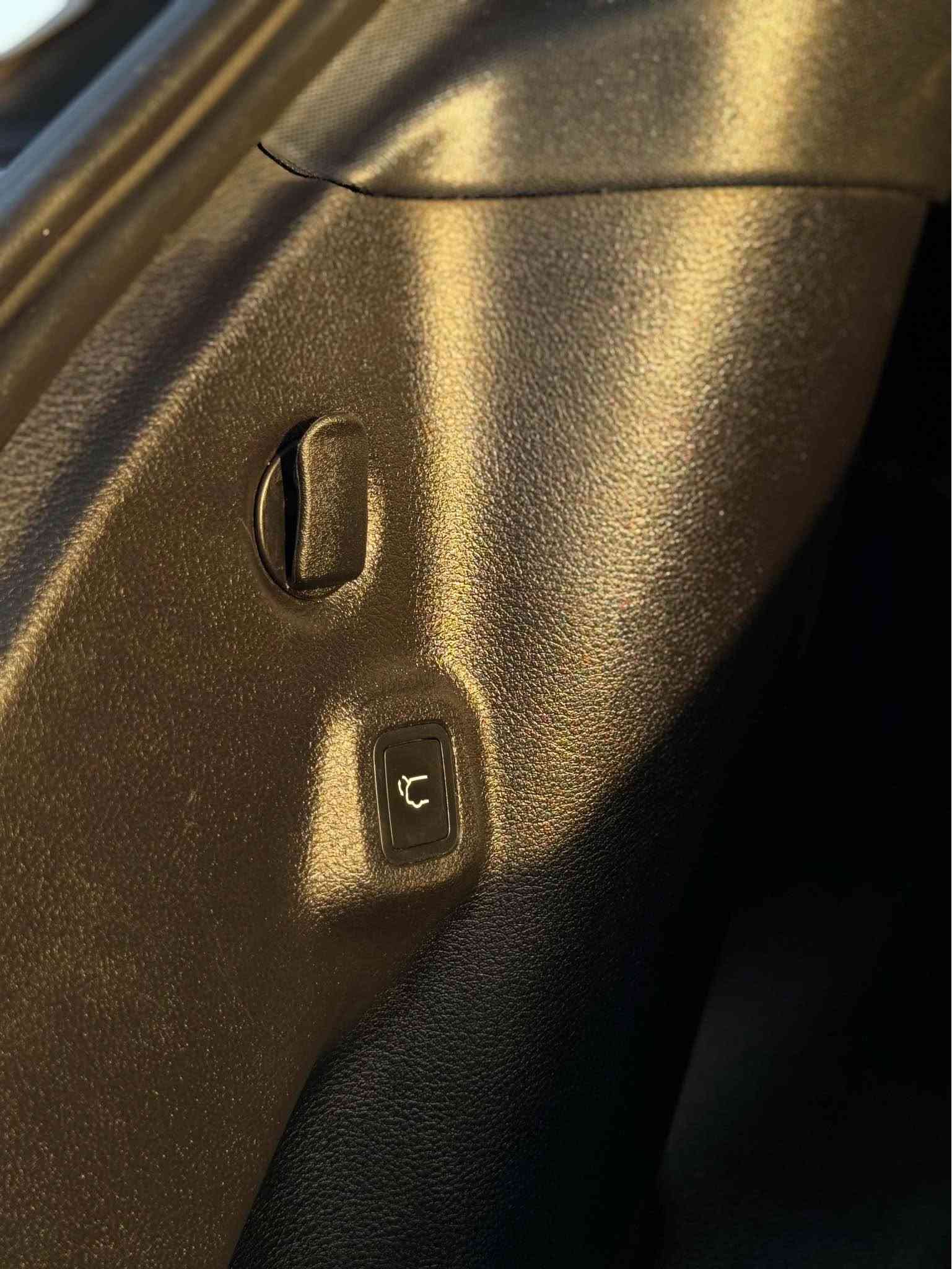 ‎جێپ کۆمپاس 2021 (Jeep Compass 2021)
* مۆدێل: 2021
* وەشان: 80th Anniversary Edition (تایبەت بە یادی ٨٠ ساڵەی جێپ - لەسەر بنەمای Latitude)
* مواستفات: فوول فوول (تەنها راداری نییە)
* ڕۆیشتوو: 25 هەزار مایل

* دبل ئەیكسل (4x4)
* سەقفی بانۆراما
* سیستەمی دەنگی بەناوبانگی Alpine (٩ سەماعە + ئەمپلیفایەری بیلاد)
* شاشە گەورە + پشتیوانی Apple CarPlay
* گێچی دیجیتاڵ
* بەسمە + شەغال (دەستپێکردن لەدوورەوە)
* کوشین کارەبا
* کوشین هیته‌ر + سوکان هیته‌ر + ئاوێنە هیته‌ر
* سەندوق کارەبایی و شەفت
* ڕەنگی ویل، ئاوێنە و چەمبەرەکانی ڕەنگێکی خەڵووزی تایبەتی کۆمپانیایە (تایبەت بە وەشانی 80th Anniversary) :
* بێ سبوغ و بێ تەعدیلە (تەنها سەندوقی بە بیلادی گۆڕدراوە).
* بێ ژوورێ و بەشەرتی ئێرباگ (ئێرباگی نەتەقیوە).
* گێڕ، مەکینە، تەبرید و ئەکسل بەشەرت.
* سنەوی و هەزەی نوێیە و ئامادەیە بۆ بەناوکردن.
نرخی ١٥٩ وەرەقە و کەمەک مەجال
(***********) whatssap - viber - korek

‎للبيع: جيب كومباس 2021 (Jeep Compass 2021)
* الفئة: 80th Anniversary Edition (نسخة الـ80 عاماً الخاصة - أصل Latitude).
* المواصفات: فول مواصفات (بدون رادار فقط).
* العداد: 25 ألف ميل فقط.
‎أبرز المواصفات والتفاصيل:
* محرك 4 سلندر مع فور ويل / دفع رباعي (دبل أكسل).
* فتحة سقف بانوراما.
* نظام صوتي أصل شركة Alpine (9 سماعات + أمبليفلاير).
* شاشة كبيرة تدعم Apple CarPlay.
* شاشة عدادات (كيج) ديجيتال.
* تشغيل بصمة + تشغيل عن بعد (شغال).
* كشنات كهرباء + هيتر (تدفئة لكشنات والمقود والمرايا).
* صندوق كهرباء (دبة كهرباء) + شفت.
* من الشركة (خاص بفل 80th Anniversary).
* مكينة وغير وتبريد وأكسلات بشرط التكفيل.
* بدون صبغ وبدون تعديل.
* الضرر: تبديل صندوق (دبة) بلاد فقط، بدون دواخل وبدون أيرباغ (سليم 100%).
* سنوية وهزة جديدة، السيارة جاهزة للتحويل مباشرة وبدون أي نقص.
السعر 159 ورقة و شوبة بي مجال
(***********) whatssap - viber - korek أربيل, العراق
