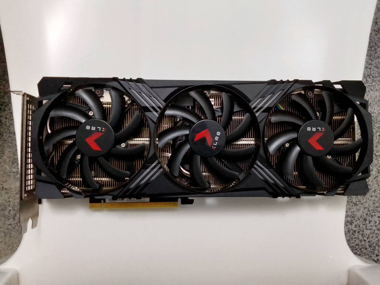 للبيع كارت شاشة نظيف جدا واستعمال خفيف جدا.... Nvidia Rtx 4060 Ti 8gb...***********