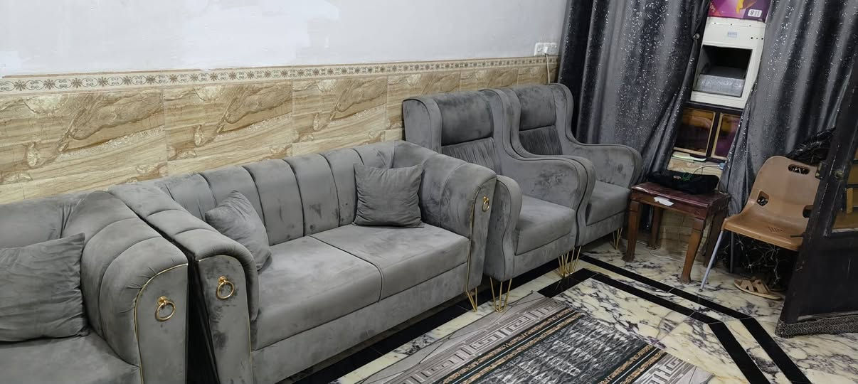 السلام عليكم اغراض بيت للبيع جديده ونظيفه ومرتبه وكلمن وسعره البريد السعر يتصل ***********
