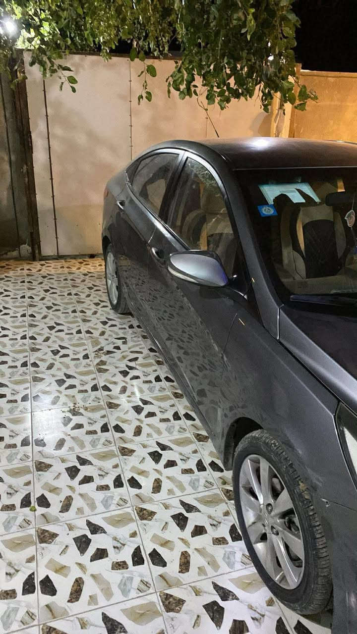 أسلام عليكم . اكسنت ٢٠١٥ بيه بارد بجاملغ الأمامي مكفوله من الصبغ والمعجون  فقط البارد مكينه ١٤٠٠ سنويه ٢٩ بسمي 
 مداور شوكت ما يعجبك كير خير من الله   تفاصيل اكثر راسني واتساب او ماسنجر *********** (حداديه جديده وتواير مو نفس البصوره حجم ١٤ ويلكب جدد )
