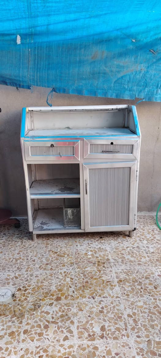 ميز محل للبيع سعر 65 عنوان حي المثنى *********** أو ***********
