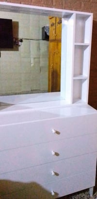 ميز مراية • ابيض • ٤ جرارات