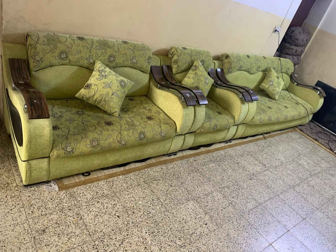 قنفات • ٤ قطع • للبيع