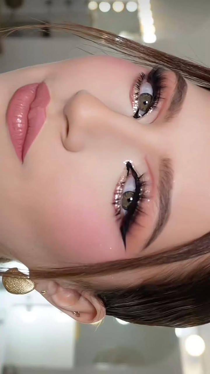 مركز رودينا للتجميل الجميلات متواصلين في العمل طول الايام الاسبوع الحجز والستفسار ع رقم ***********عروض تفليش مكياج ماركه
