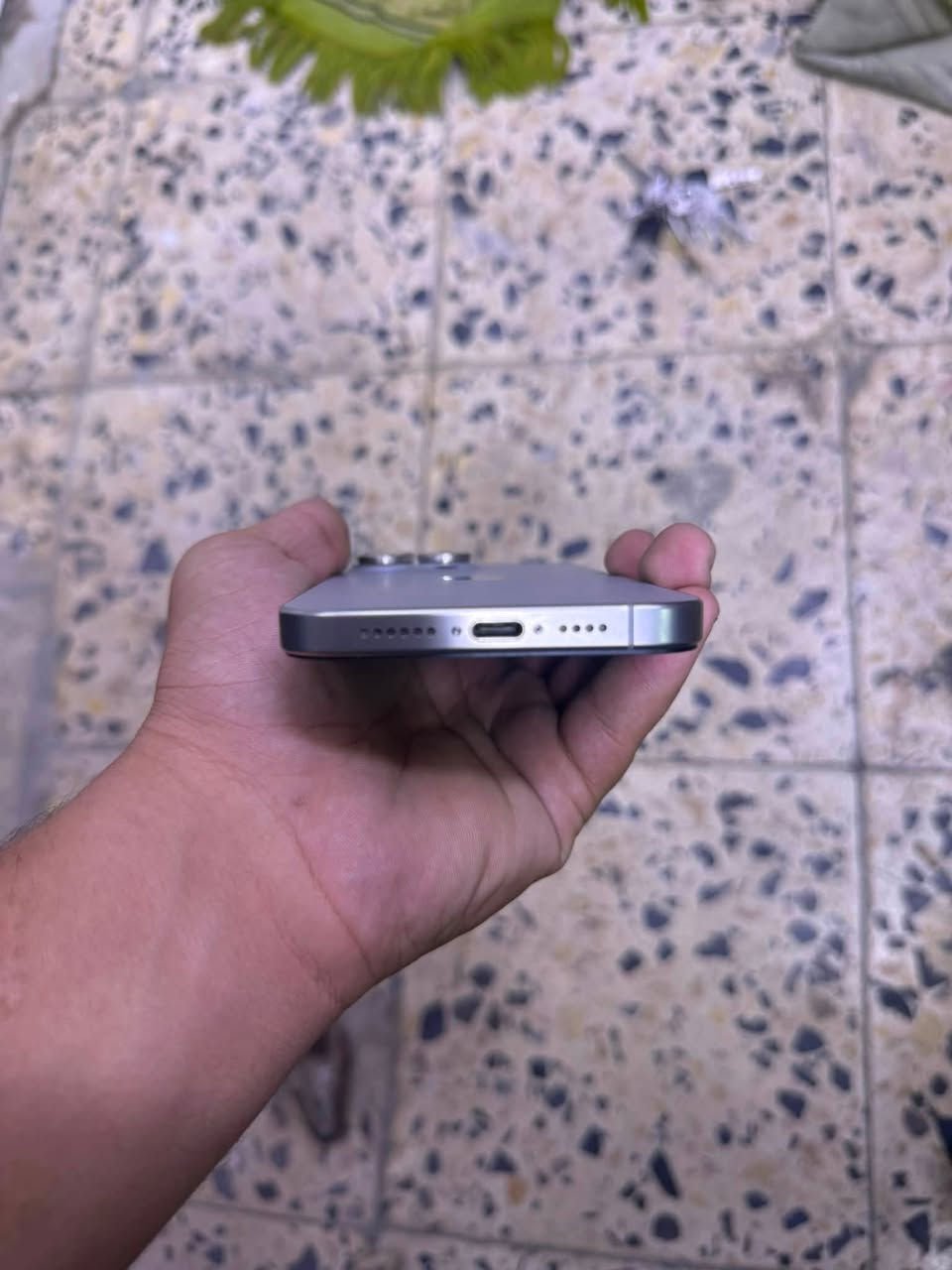 السلام عليكم 15 برو ماكس256 مستبدل شاشه لا اصليه ولا عاديه شاشته اصلي صيني حلوه مابيها مشاكل شرق اوسط الجهاز AAA بطاريه 88  نضيف 95/100 العنوان كربلاء شارع العباس السعر 800 
***********موجود واتساب
