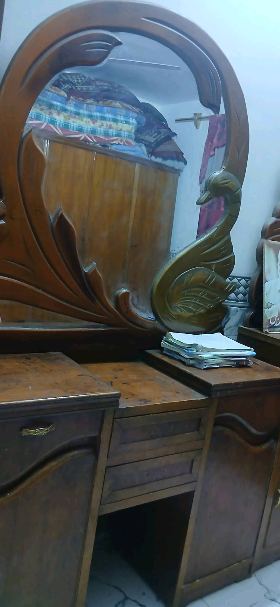 غرفة خشب صاج عراقي كنتور اربع ابواب جرباية مراية زاوية بوفية سعر 350وبيها مجال للاتصال ***********
