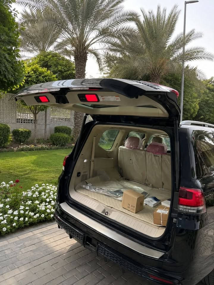 * لاندكروزر  vx لمتد 2025 بريم اصلي
* ⁠السعر125 مليون 
* ⁠الفئة:  LIMTED  /  VX تنفس طبيعي
* ⁠اللون اسود داخل جلد بيجي اصلي 
* محرك 6 سلند (4000 cc) 
* ⁠العداد (5 كم ) رقم بغداد 
* ⁠رادار امامي - رادار خلفي - رادار جانبي (نقطة عمياء) 
* ⁠تحديد مسار قيادة ذاتية 
* ⁠شاحن وايرليس امامي 
* ⁠شاحن وايرليس خلفي عدد (2)
* ⁠فدراليات (لماظات) جنطة خلفية
* ⁠ابواب شفط دوسات نيكل 
* ⁠هاندبريك بصمة لايت اوتو 
* ⁠ماوس تغير وضعيات القيادة 
* ⁠بصمة تشغيل تشغيل عن بعد 
* ⁠بصمات ابواب عدد (5).
* ⁠سماعات تويتر (JpL) شاشة دجتل
* ⁠شاشة كبيرة اصلية 
* ⁠شاشات خلفية عدد (2) 
* ⁠4 كامرات (360 درجة) اصلية 
* ⁠فتحة سقف (سلايت)  
* ⁠*كرسي السايق ميموري (ذاكرة)* 
* ⁠الكراسي الامامية كهرباء 
* ⁠كراسي الامامية تبريد تدفئة 
* ⁠الكراسي الخلفية تبريد 
* ⁠كراسي (7) راكب كهرباء 
* ⁠ثلاجة وسطية جنطة كهرباء  
* ⁠داخل صاج تشغيل عن بعد
* ⁠علامة لاندكروز الضوئية بالابواب
* حساس امامي خلفي مري طي 
* ⁠قبضات ابواب نيكب ترايش ابواب نيكل 

* العنوان :-بغداد ساحه عدن 
* ⁠للاستفسار هـ(***********)@
