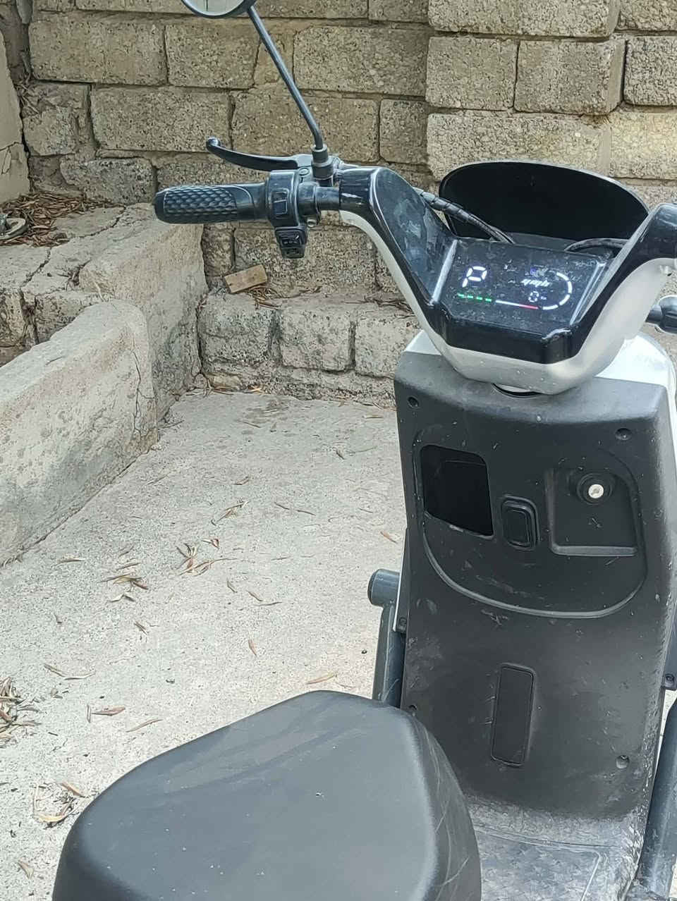 سلام عليكم 
درجه شحن للبيع 
خمس بطاريات 
سرعه 45
اشاره يمين ويسار 
لايت عالي وناصي 
من شركه الوطني ( صناعه الثقه )
ثلاث نمرات نمره الأولى 25 الثانيه 35 الثالثه 45
ويجي ويا شاحنتو 
السعر 200 وبي مجال 

التواصل وتساب ***********
مكاني موصل يم سيطره كوكجلي
