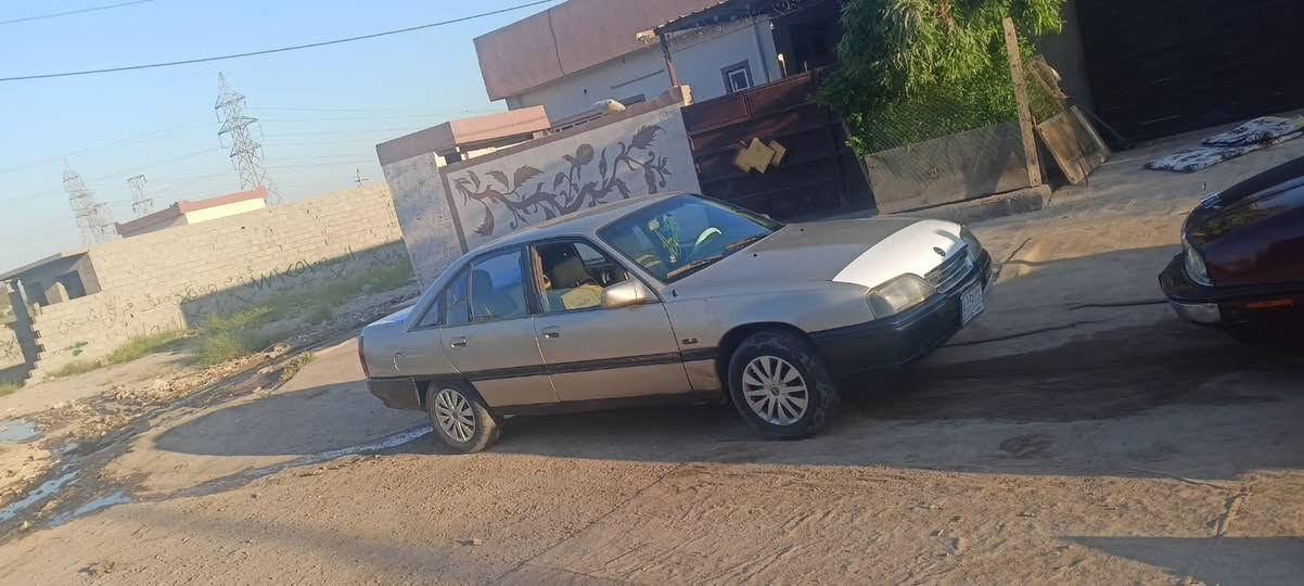 مكلف السلام وعليكم اوبل اوميكا موديل 89 شرط التحويل والغرامات كير ومحرك شرط صدر تايرات شرط مكان السياره الحويجه ناحية العباسي السعر المطلوب 20 وبيه مجال حك الجيه السياره حلوه مال بيت والشراي يتصل ملاحضه مراوس هم يرهم حسب القناعه الشراي يتصل ***********//***********
