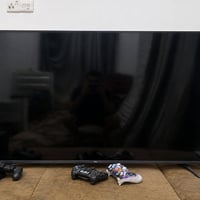Ps4 slim   مع ٤ يدات  شاشه tcl فور كي 50 يوبي اس كلهن ب 550 واتساب 077...