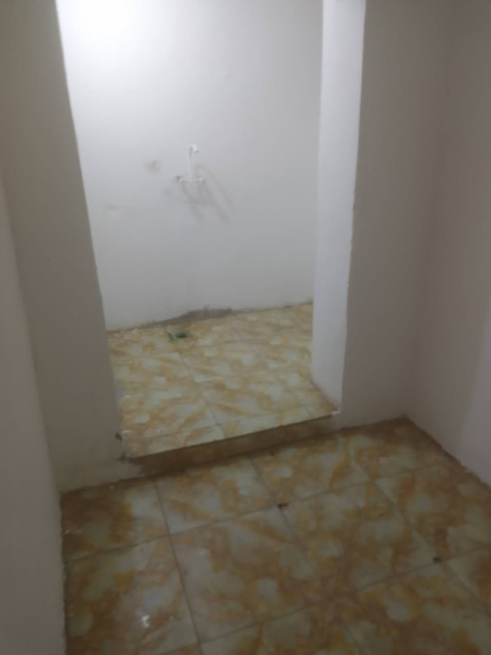 شقه ارضيه للاجار طابق ارضي عمارات التحرير الجدد مقابيل ابوادريس غرفه كبيره غرفه صغيره مطبخ استقبال صحياه الاجار الشهري ٢٠٠الف موبايل ***********
