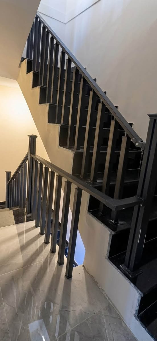 اقدم لكم بعض من اعمالنا في الالمنيوم كافه يخص الـ تصميم وتنفيذ مطابخ المنيوم مودرن مع واجهات زجاجيه واضائه دافئه
وتصميم وتنفيذ حسب رأي الزبون تجمع بين الفخامه والعمليه
 
ونقدم لكم ايضاً أبواب ألمنيوم بتصاميم حديثة وتشطيب دقيق يضيف لمسة فخامة لمساحتك.

محجرات ألومنيوم بتصاميم حديثة وتشطيب ناعم يضيف فخامة وأمان لكل خطوة.

جدّد شكل درج بيتك بأحدث الموديلات! 🛠️
سواء كنت تفضل التصاميم البسيطة (المودرن) أو المحجرات المدمجة مع الزجاج، نوفر لك الأفضل دائماً:
 دقة في القياسات والتنفيذ.
 ألوان عصرية تناسب ديكور بيتك الداخلي.
💡 احجز موعد الكشف والمقاسات الآن: [***********]
زورونا للمعمل او اتصل عله الرقم اعلاه للاستفسار

