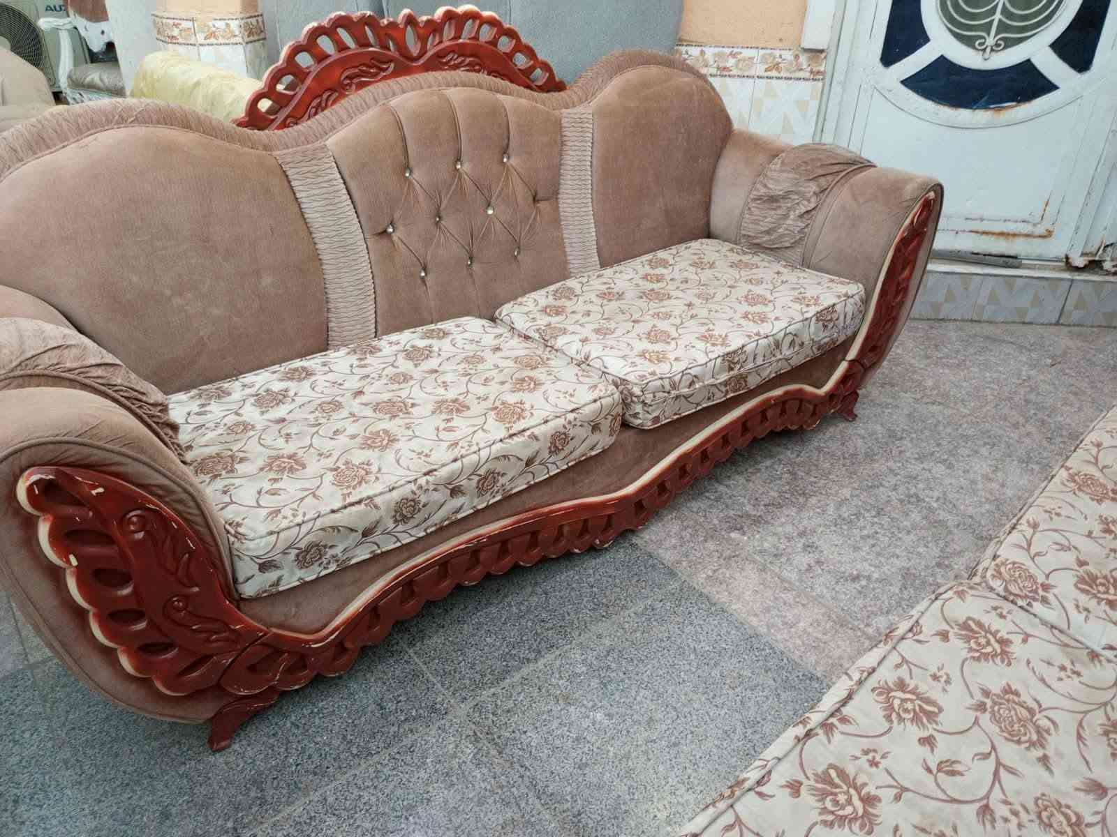 يالله تخم مستخدم نضيف مابي ضرر 5 قطع 10 مقاعد السعر 325 وبي مجال لشراي ناصريه مركز ***********
