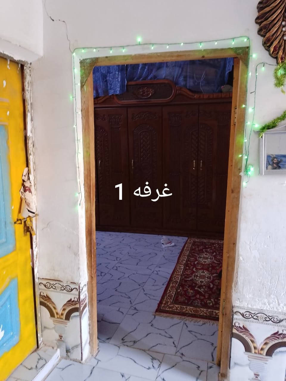 بيت للبيع عند البعضم180متر بلوك كهربائي والبيت كلش نضيف بي غرفتين كبار ومطبخ وصاله كبيره طارمه ديوانيه بس بتلو ومنور جبير +فضله  بين جسرين وره سكة القطار قريب ع تبليط خدمات كامله السعركلش مناسب ب28 وبي مجال  مكلفه بل نشر ‏‪***********‬‏
