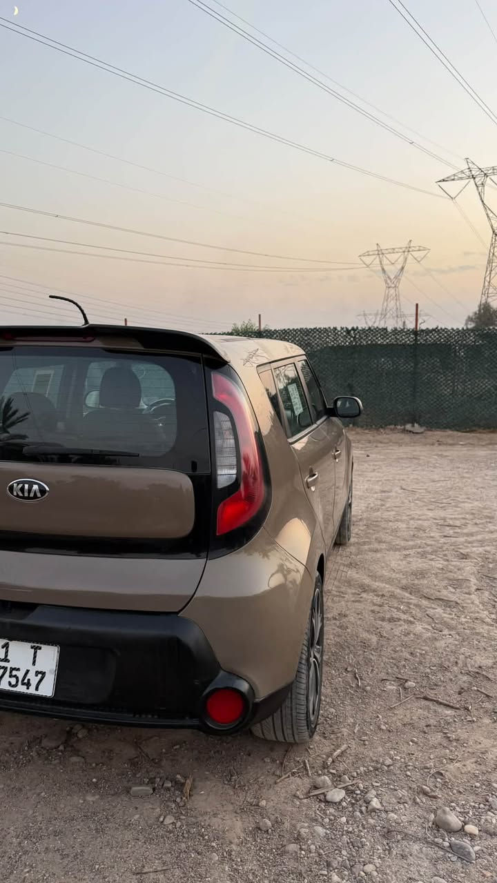 كيا صول 2015 محرك 1600 GDI بانزين عادي وانسى الدوانز
باتري جديد ادامة جديدة للسيارة 
كير و محرك و تبريد كله مكفول 
تخم تاير جديد و تخم ويل كب ايضاً 
3 أنظمة قيادة و مانع انزلاق 
جميع كهربائيات السيارة شغالة 
تحكم ستيرن شغال 
رقم بغداد انكليزي 
مكان السيارة بغداد 
السعر 91 
رقم هاتف // ***********
متواجد واتساب ✅

