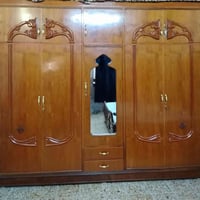 غرفة اخشاب • مستعملة • نضيف