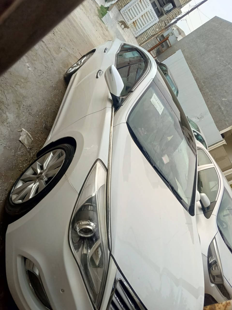 ازيرا ٢٠١٥ فول مواصفات خليجية ماشية ١١٥ فقط جاهزه من كلشي بيها صبغ جاملغ و باب خلفي اثر شخوط سعرها ١١٨ و بيها مجال بسيط جدا و المكان بغداد الكرخ الاتصال على الرقم 
*********** خاص ما اجاوب فقط على الرقم
