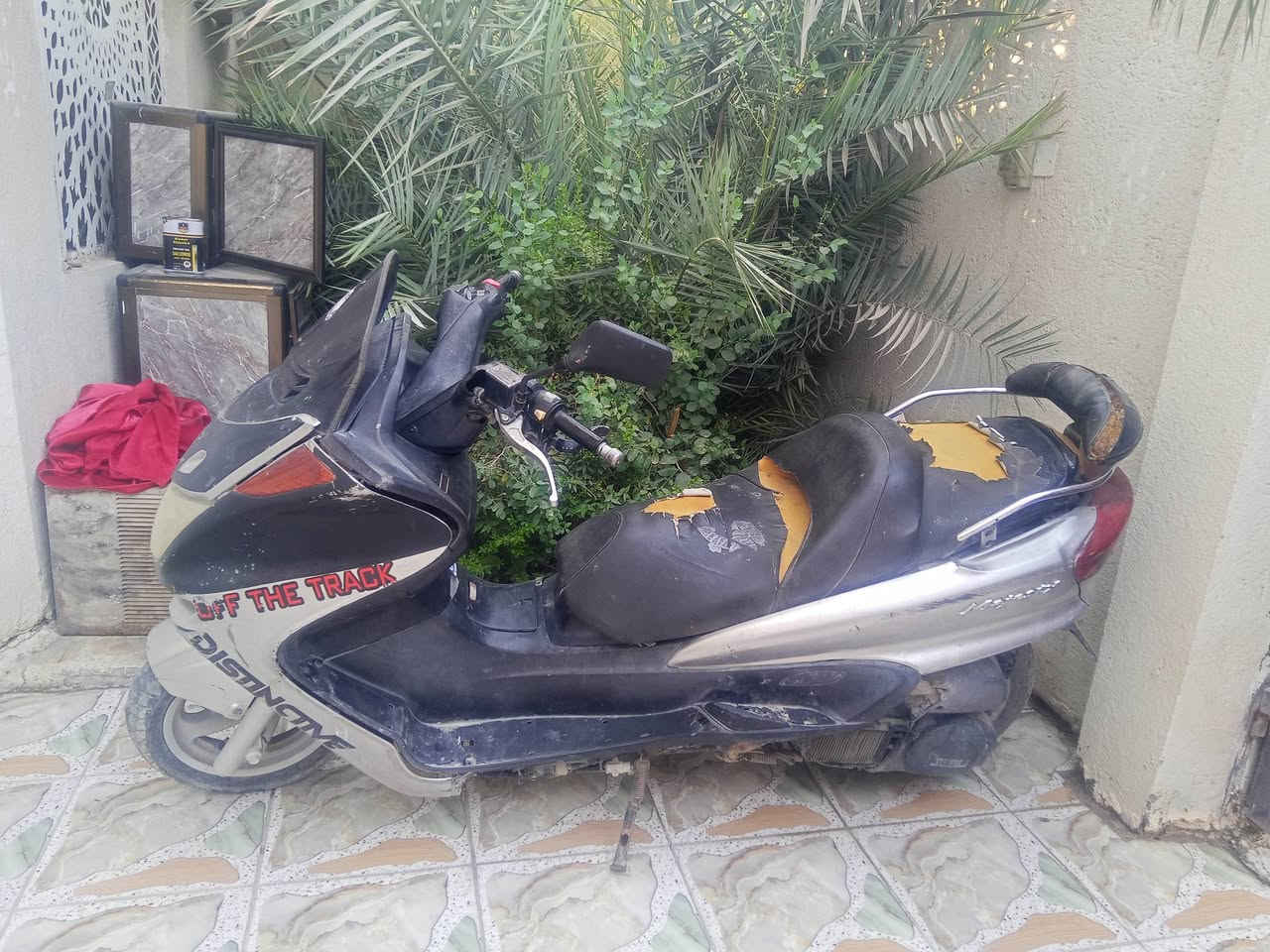 دراجة ماجستا لبيع شغاله كلشي ما بيه كهربائيات كله شغاله نكره سلف لايت بك لايت اشاير دبل اشاره هورن عدادات يشتغلن عوزه ترتيب بسيط السعر 350 وبيه مجال عنواني الناصريه الاسكان الصناعي الشراي ينتصل أو يراسل على هاذا الرقم ***********
